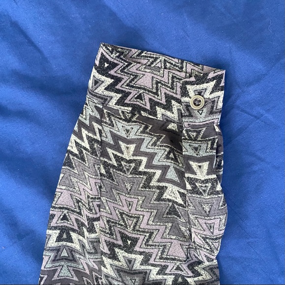 Forever 21 Sheer Funky Purple Chevron Gathered Front Long-Sleeve Blouse - Picture 8 of 10